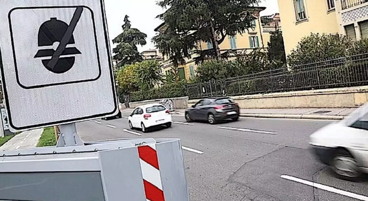 Multa autovelox, non valida se la segnalazione è inferiore al chilometro: lo stabilisce la Cassazione