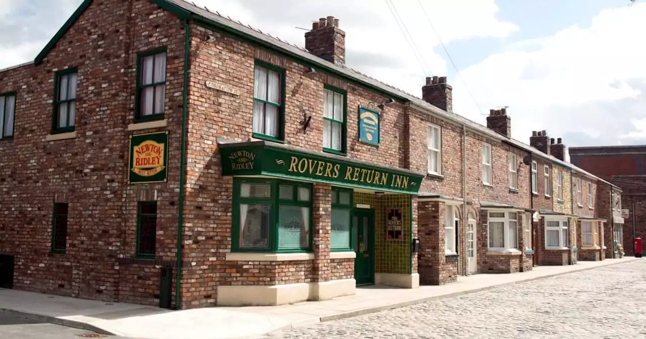 Tragedy on the Street as a young child is hit by a car in Corrie