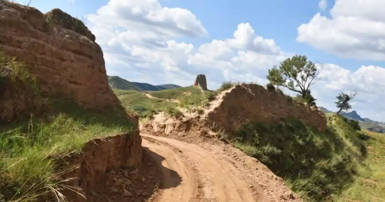 Great Wall of China severely damaged by workers looking for a shortcut