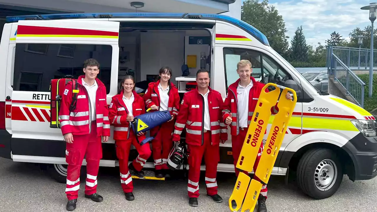 Fünf neue Rettungssanitäter beim Roten Kreuz Haag