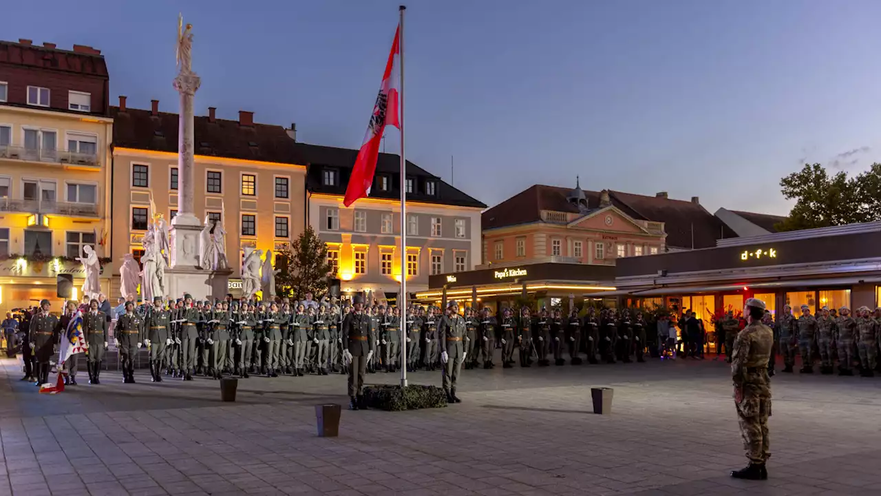 Neue Fahne für Akademikerbataillon der Militärakademie in Wr. Neustadt