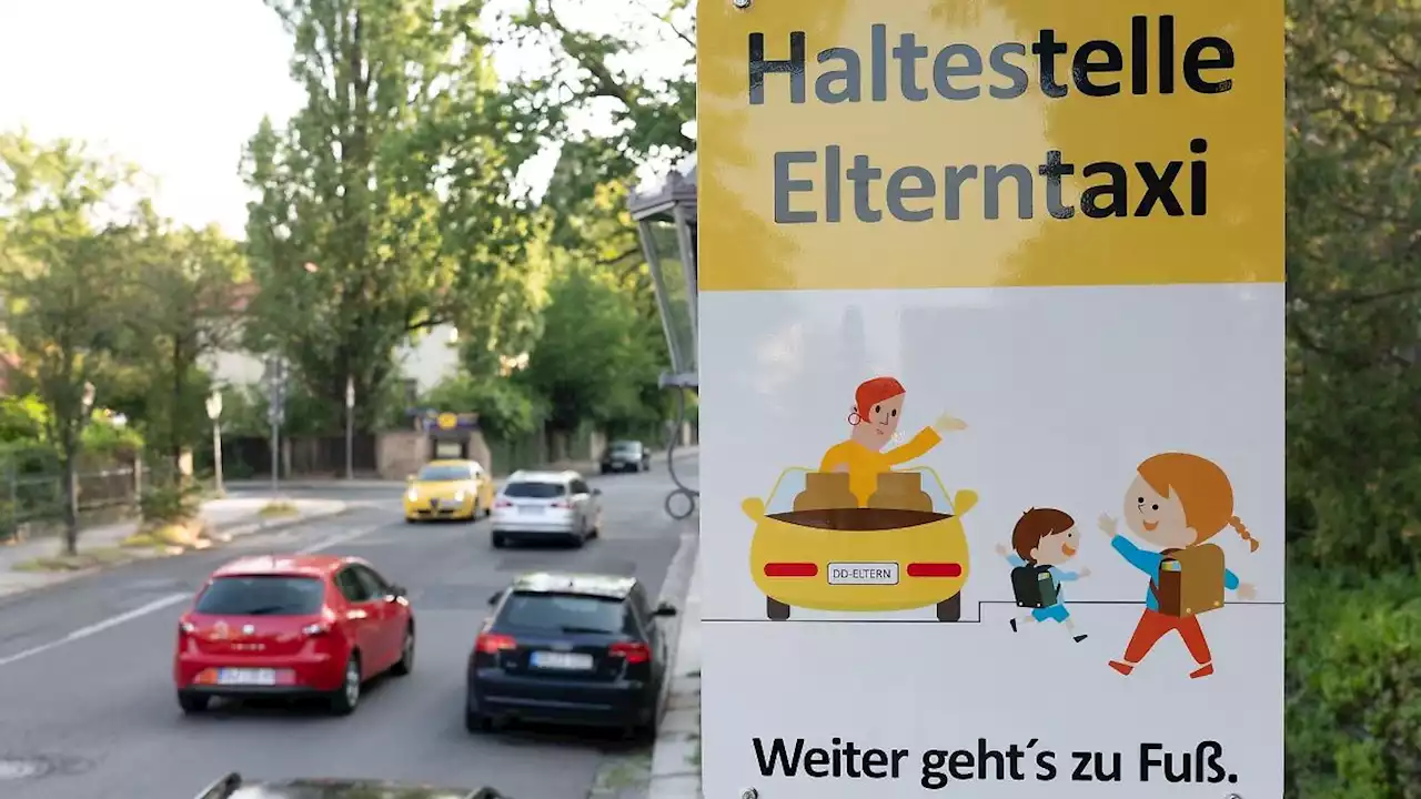 Verbände: Elterntaxis zum Schulstart stehen lassen