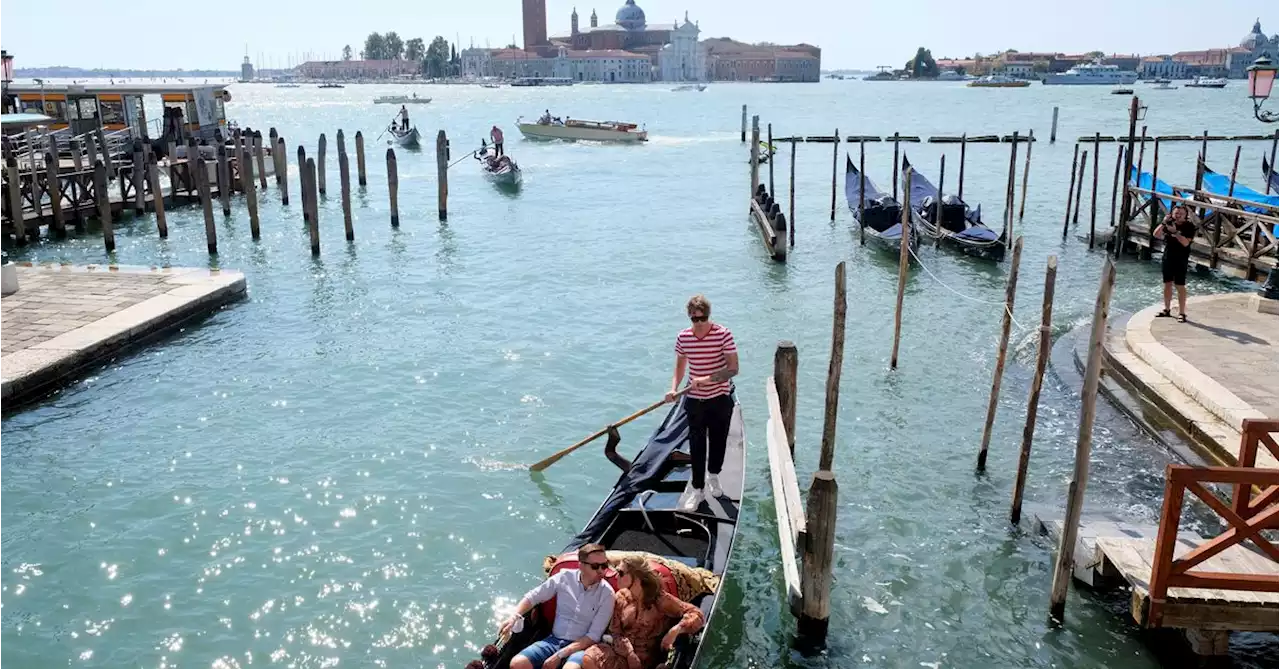 Venice to start charging visitors entry fee next year