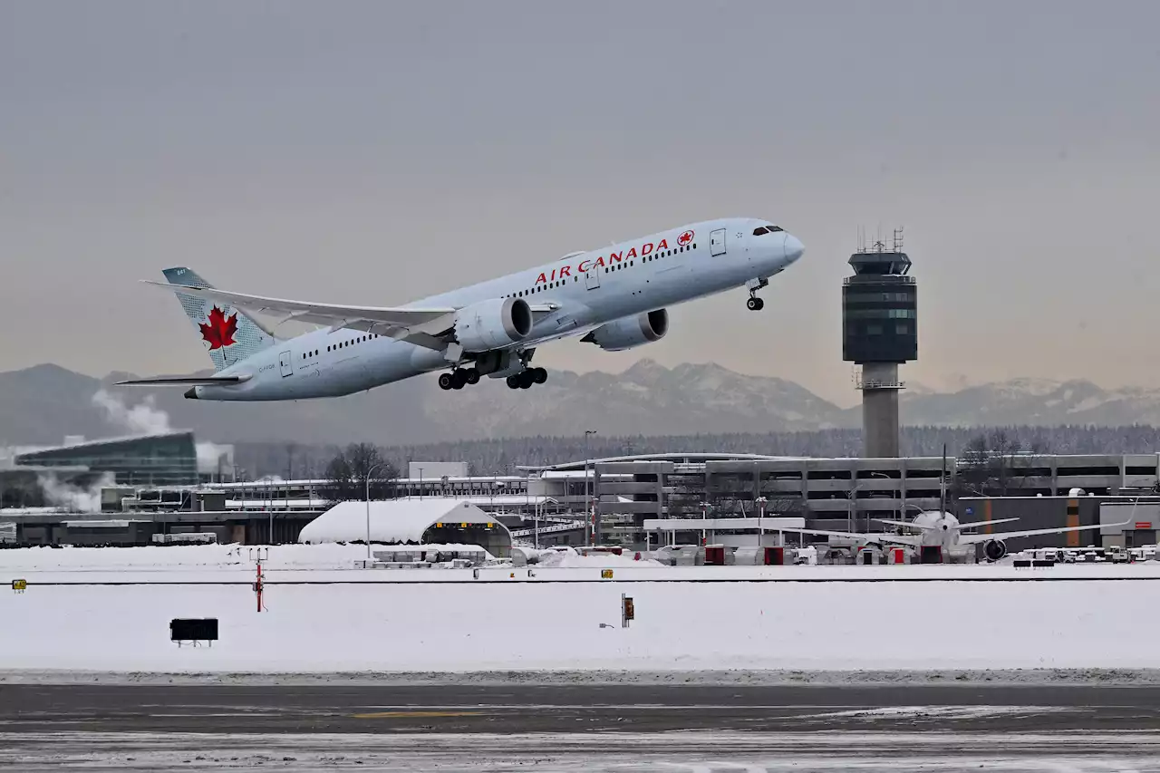 Canadian pilots eye higher-paid U.S. cockpits as staffing shortages bite