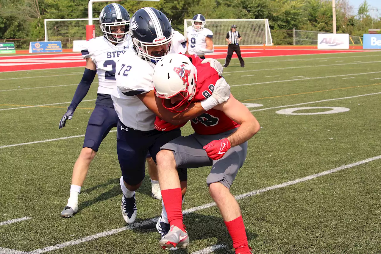 Unbeaten St. F.X. powers past Acadia in Atlantic university football