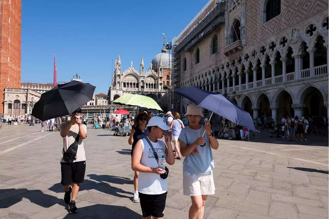 Venice to start charging visitors entry fee next year