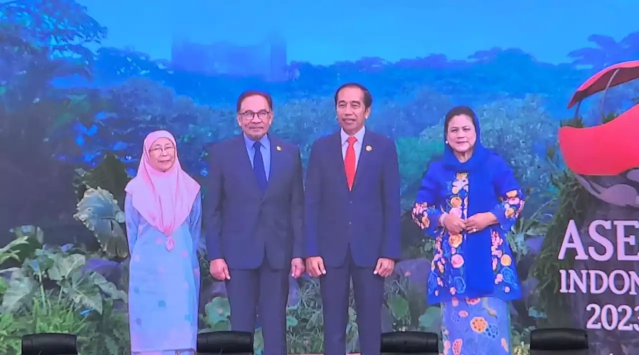 PM, Dr Wan Azizah join leaders at opening of 43rd Asean Summit in Jakarta