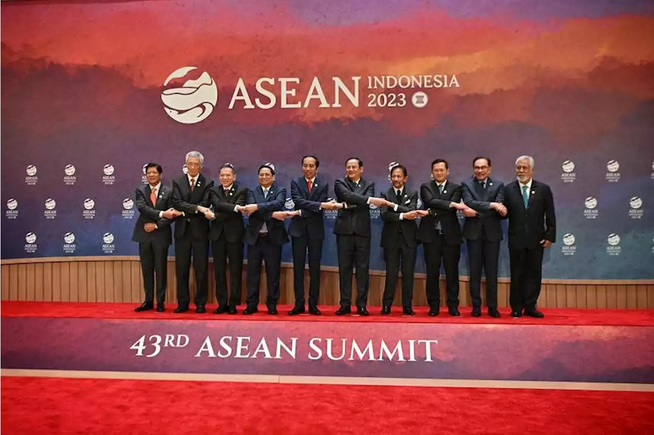 Economic integration central to Asean, PM Lee tells leaders at Indonesia summit