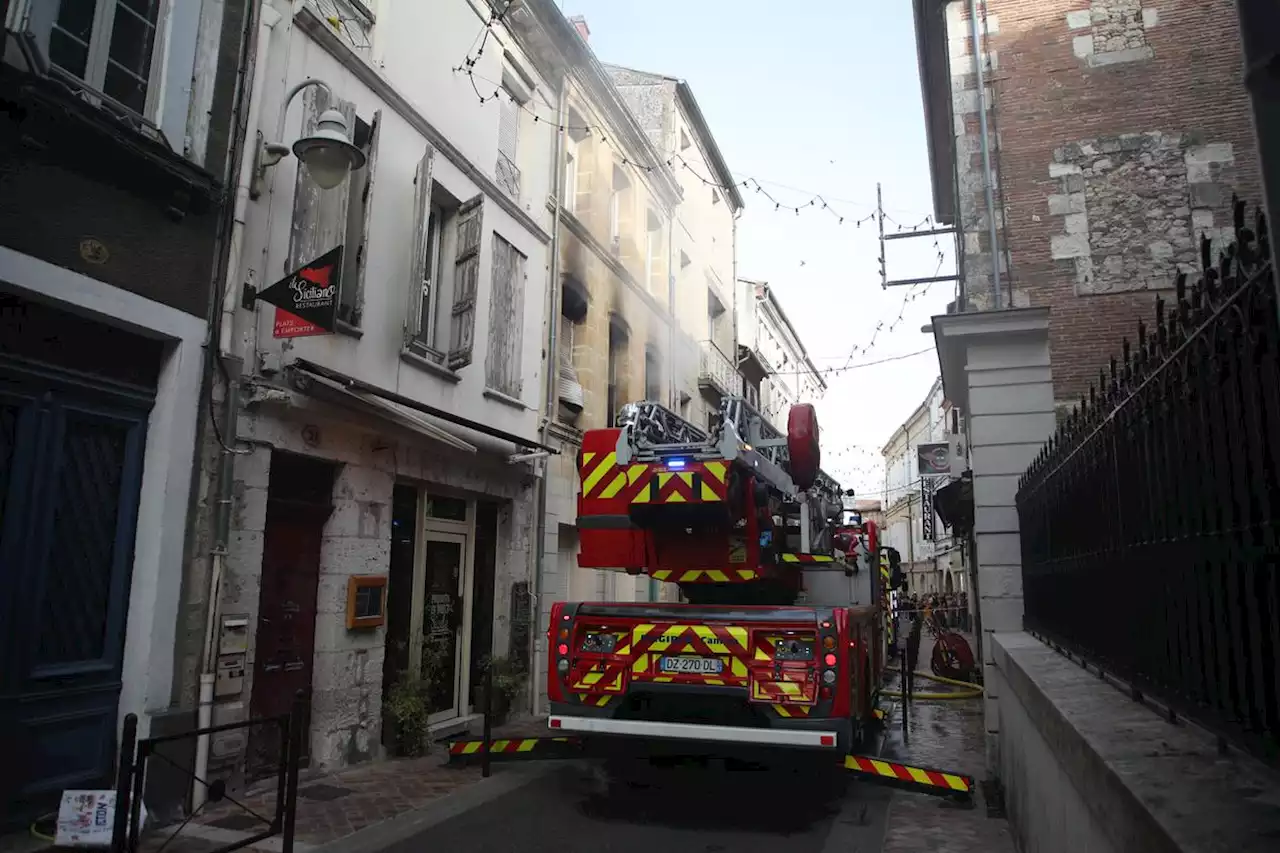 Agen : un homme secouru alors qu’il tentait de sauver son chat de l’incendie