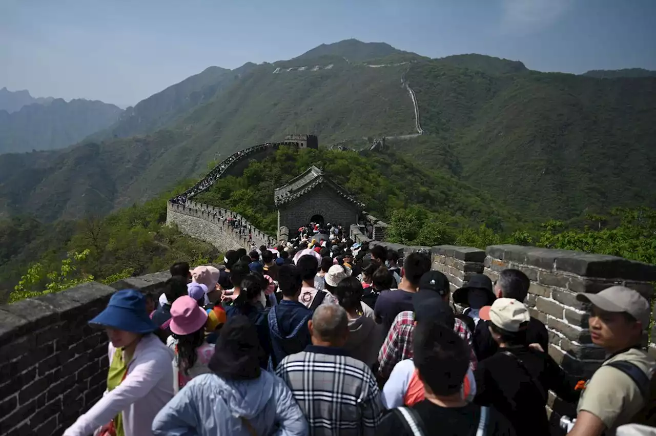 Chine : ils creusent un trou dans la Grande Muraille avec une pelleteuse, deux personnes arrêtées