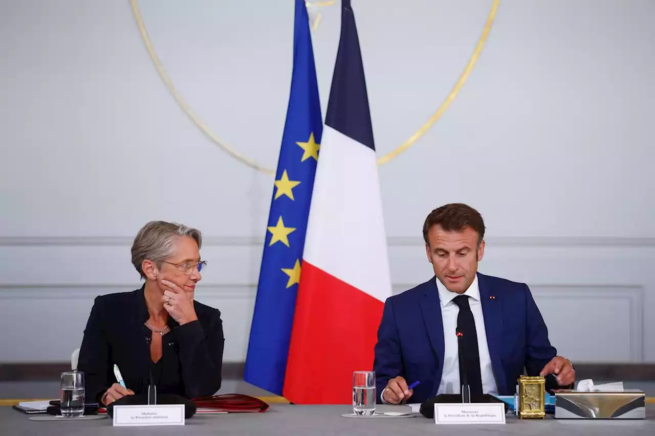 La cote de popularité de Macron en légère baisse, rebond pour Borne