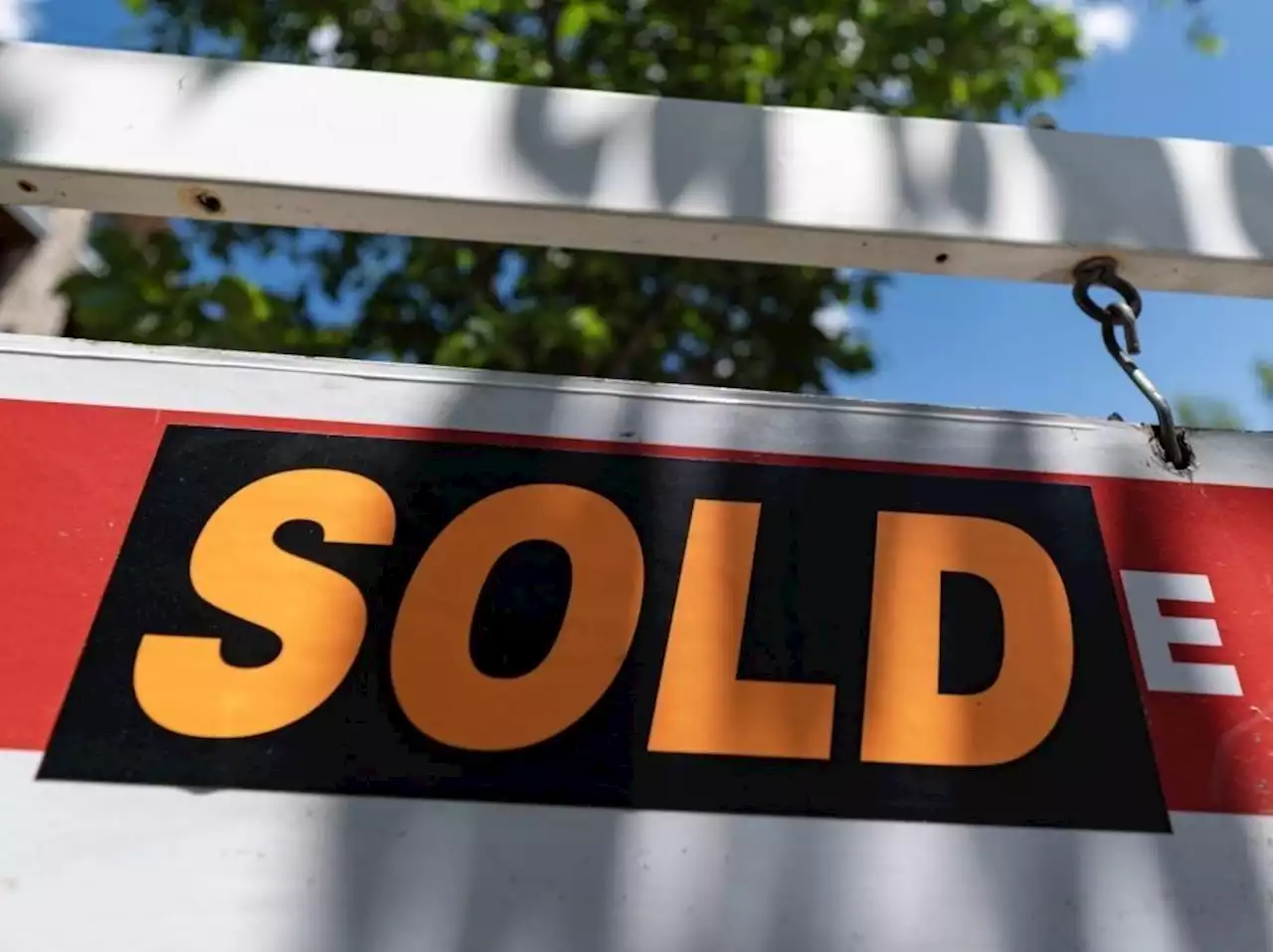 Canadian home prices forecasted to be flat this fall amid high interest rates: Report