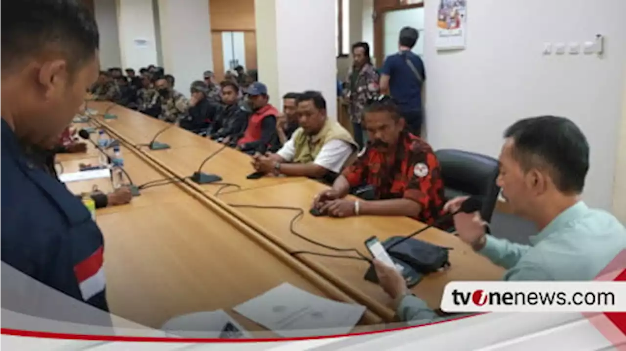 Ratusan Warga Geruduk Kantor DPRD Garut Minta Perlindungan dari Teror Mafia Tanah