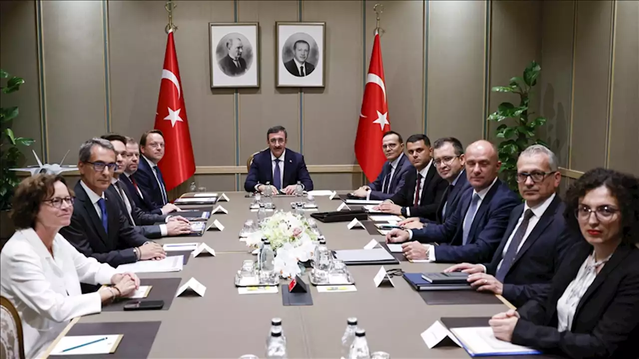 نائب أردوغان يبحث مع مفوض أوروبي تعزيز التعاون