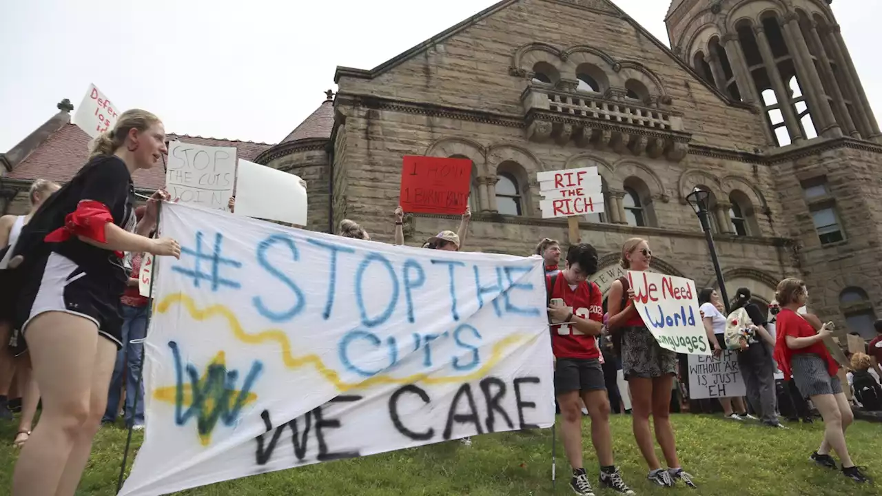 West Virginia University faculty express symbolic no confidence in President E. Gordon Gee