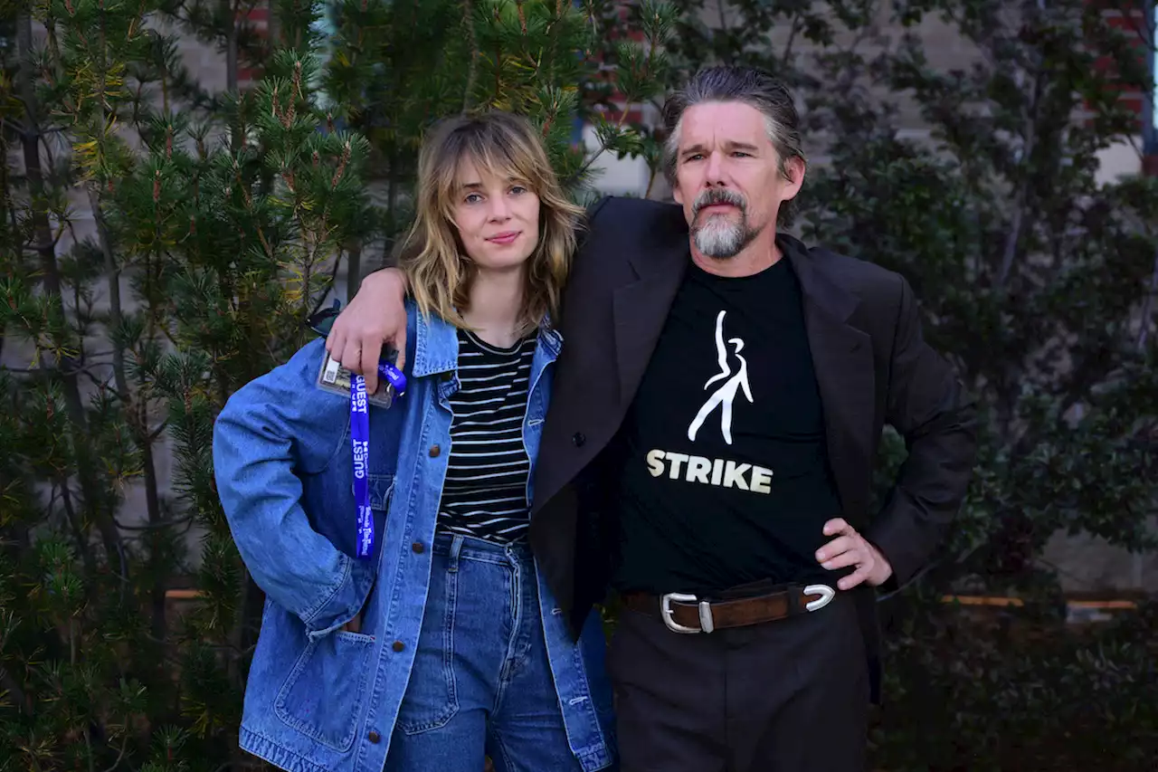 Ethan Hawke Defends Being “Nepo Dad” to Daughter Maya: “I’m Not Embarrassed”