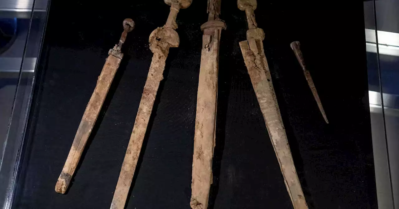 4 Roman-era swords discovered after 1,900 years in Dead Sea cave: 'Almost in mint condition'