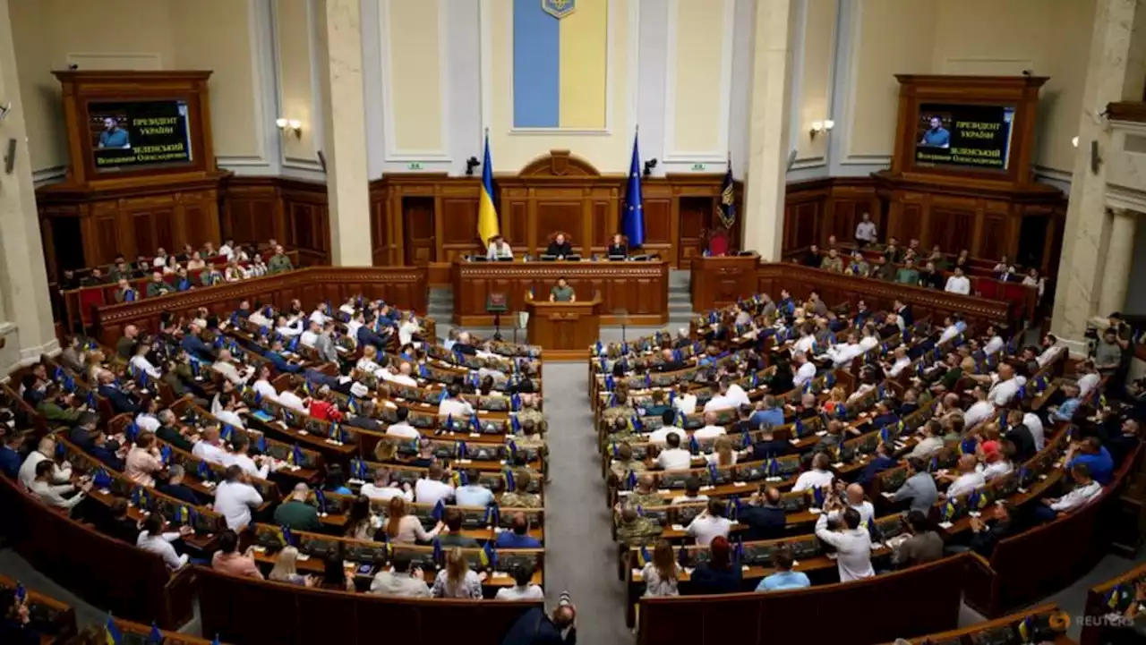 Ukraine lawmakers back anti-graft disclosure rule, but with loophole