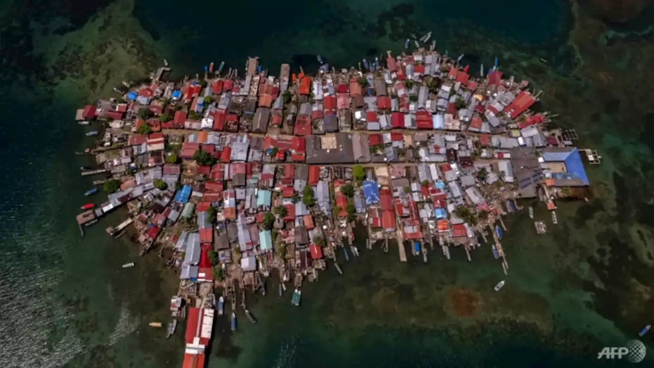 'We're going to sink': Hundreds abandon Caribbean island home