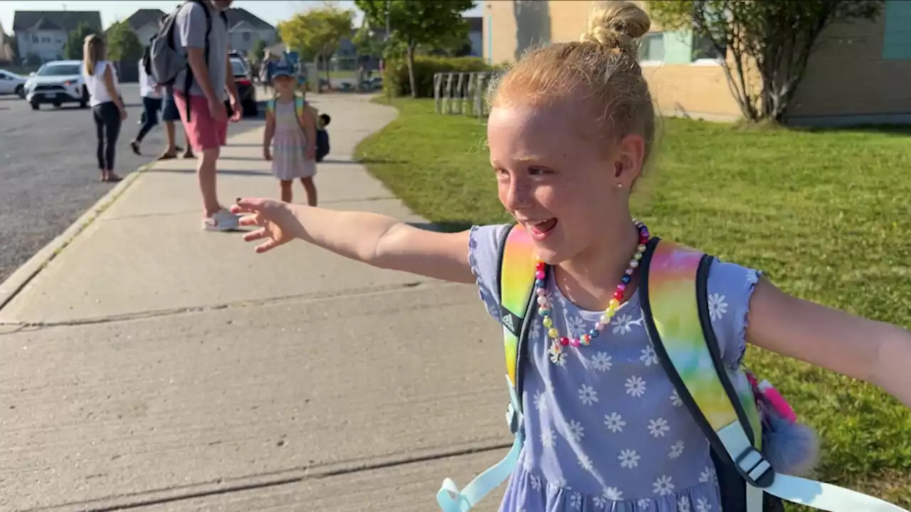 First day of school in Ottawa brings smiles for kids, frustration for parents seeking transportation