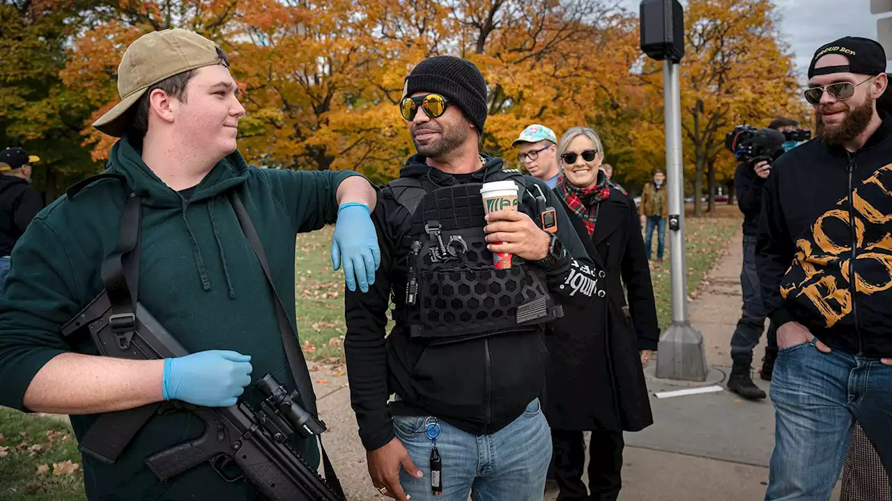 Han leder Trumps högerextrema supportrar i Proud Boys