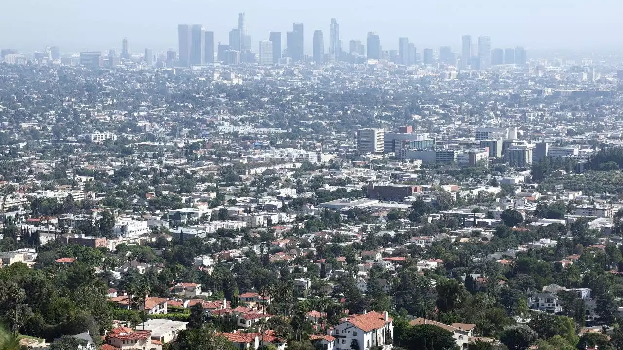 Los Angeles proposal to place homeless in vacant hotel rooms draws criticism