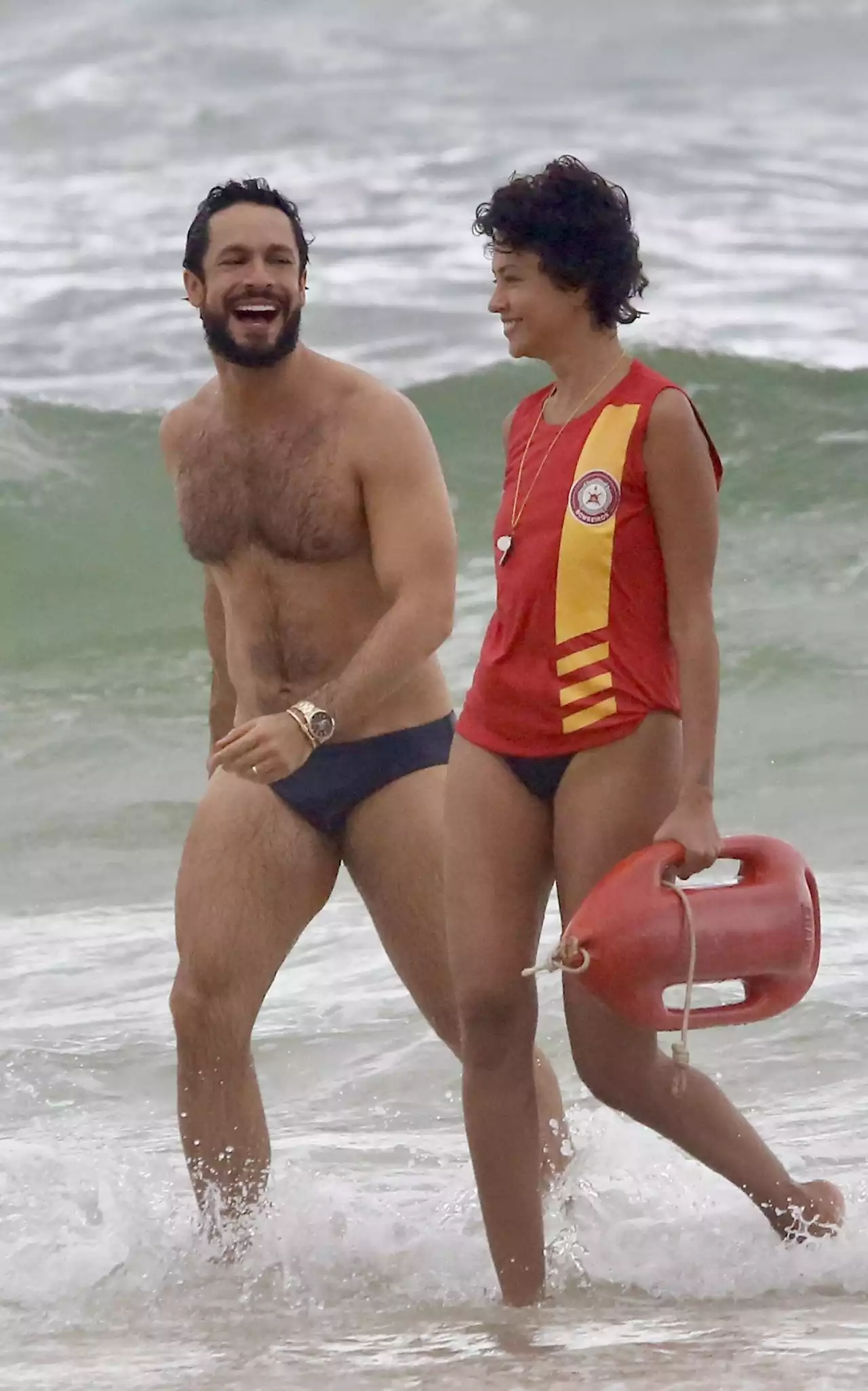 De Sunga Rainer Cadete Grava Cenas De Terra E Paixão Em Praia Do Rio