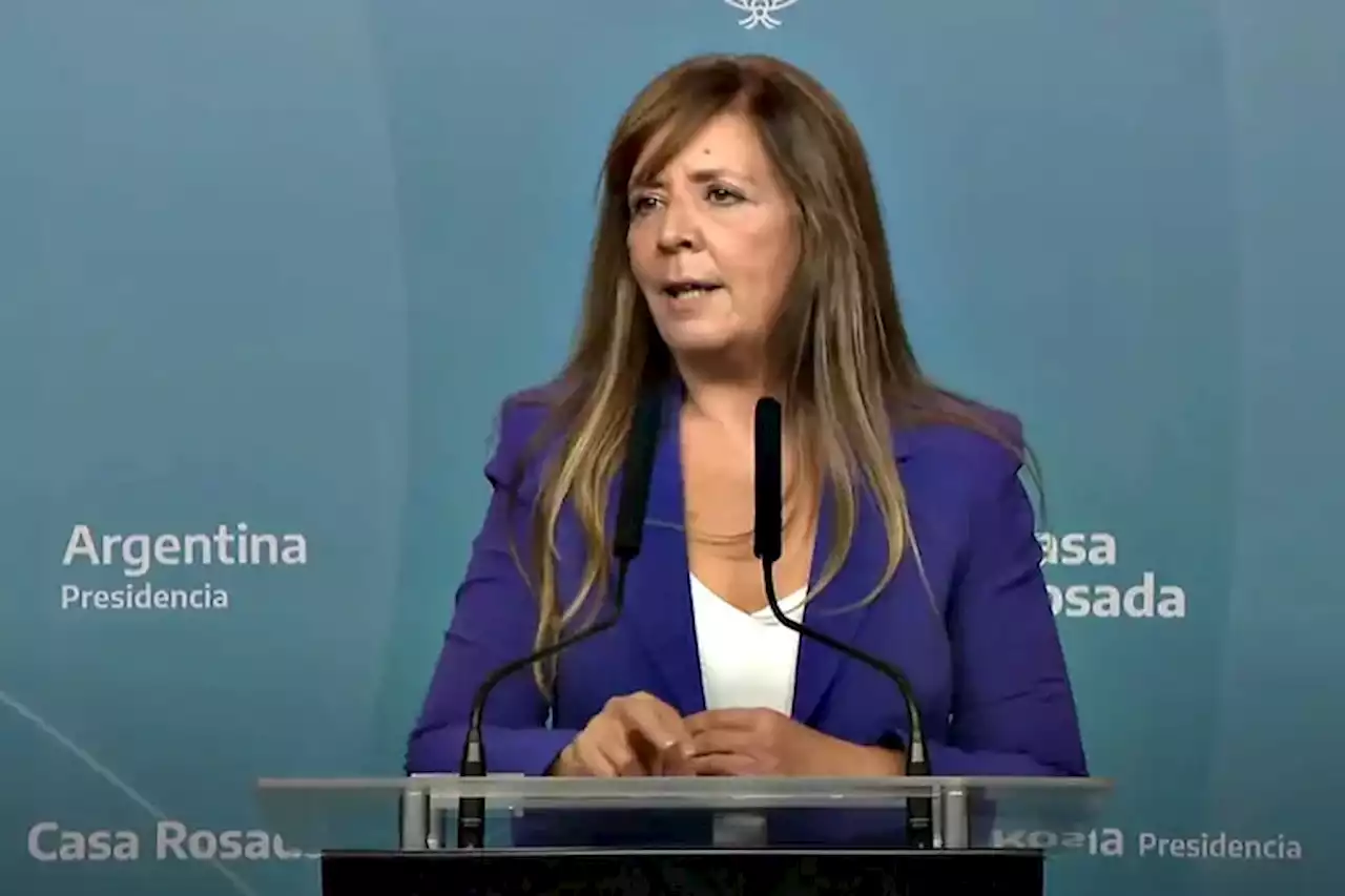 Gabriela Cerruti anunció en conferencia de prensa que le quitarán condecoraciones a Augusto Pinochet