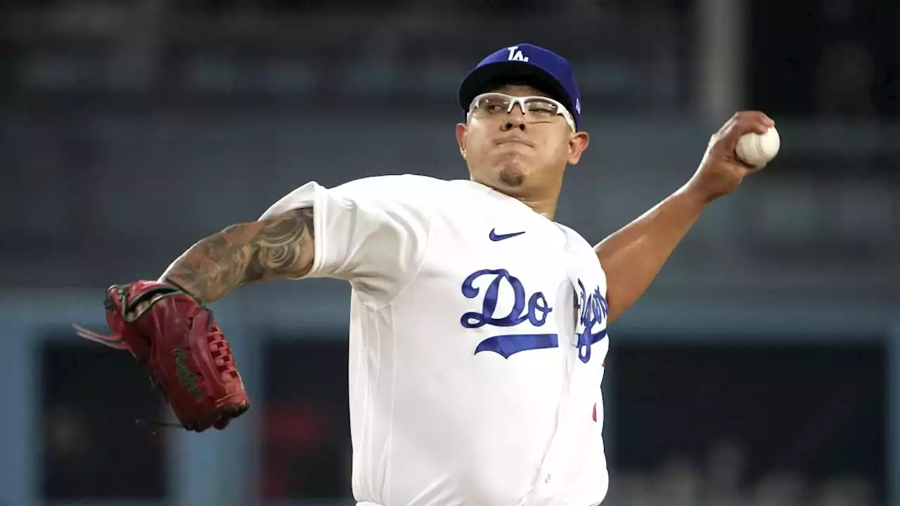 Julio Urías: Aficionadas de Dodgers se manifiestan contra el pitcher: 'Las mujeres no se tocan'