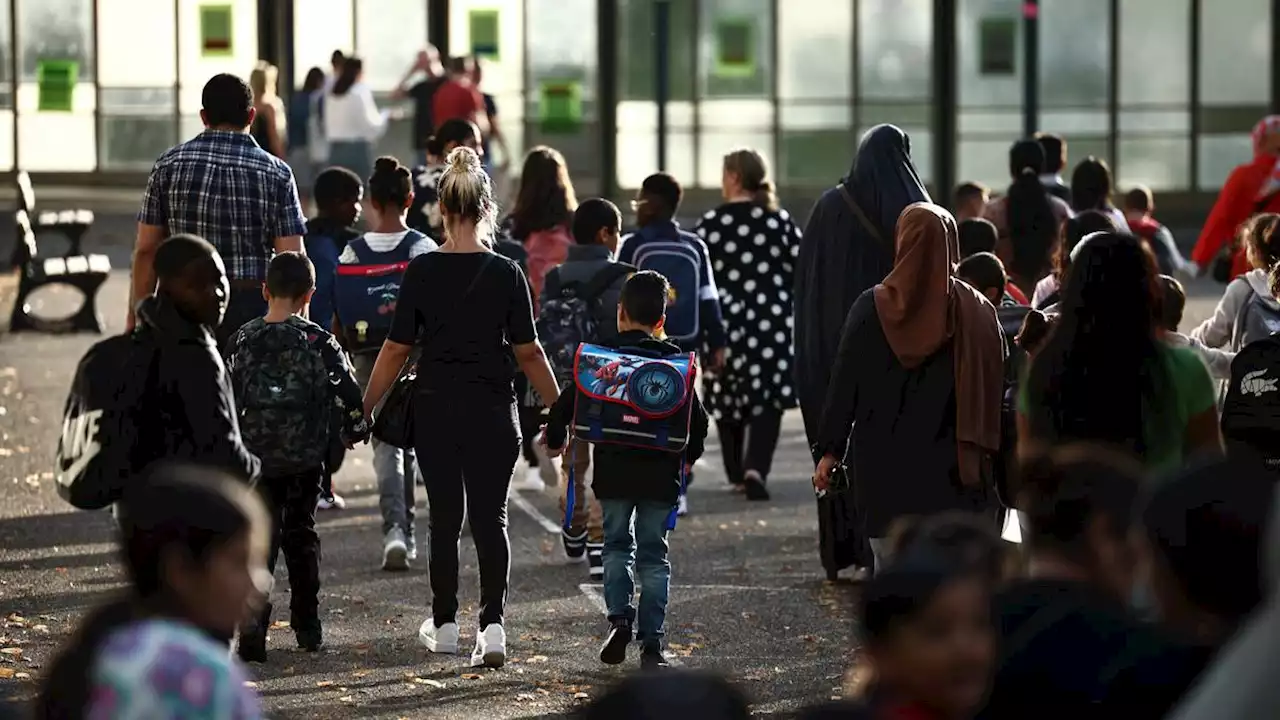 Larangan Abaya di Prancis: 67 Siswi Dipulangkan dari Sekolah Gegara Tolak Ganti Pakaian