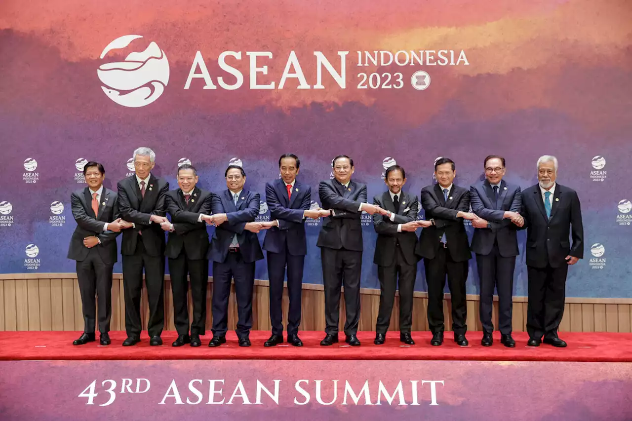 ASEAN leaders urge Myanmar junta to stop attacks on civilians