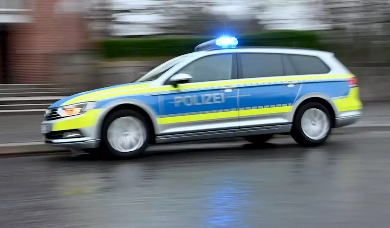 Mit Tempo 200 unterwegs: Schleuser rasen der Polizei davon