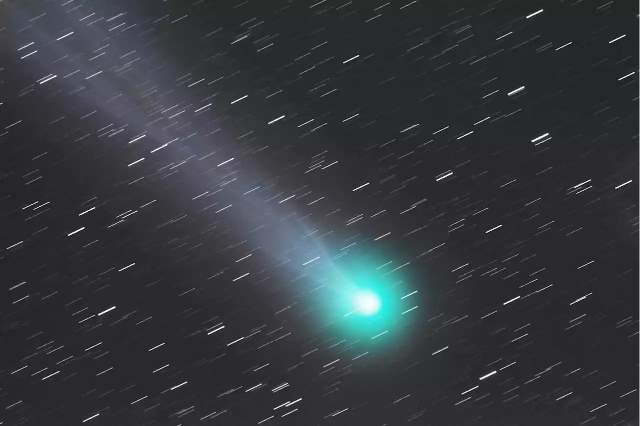 Solar ejection blows away tail of approaching comet