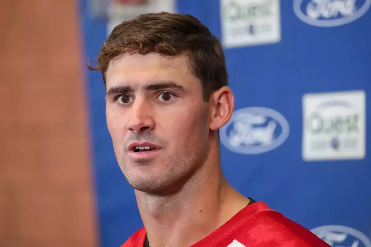 Giants’ Daniel Jones, Content To Let Aaron Rodgers Be The Celebrity QB ...