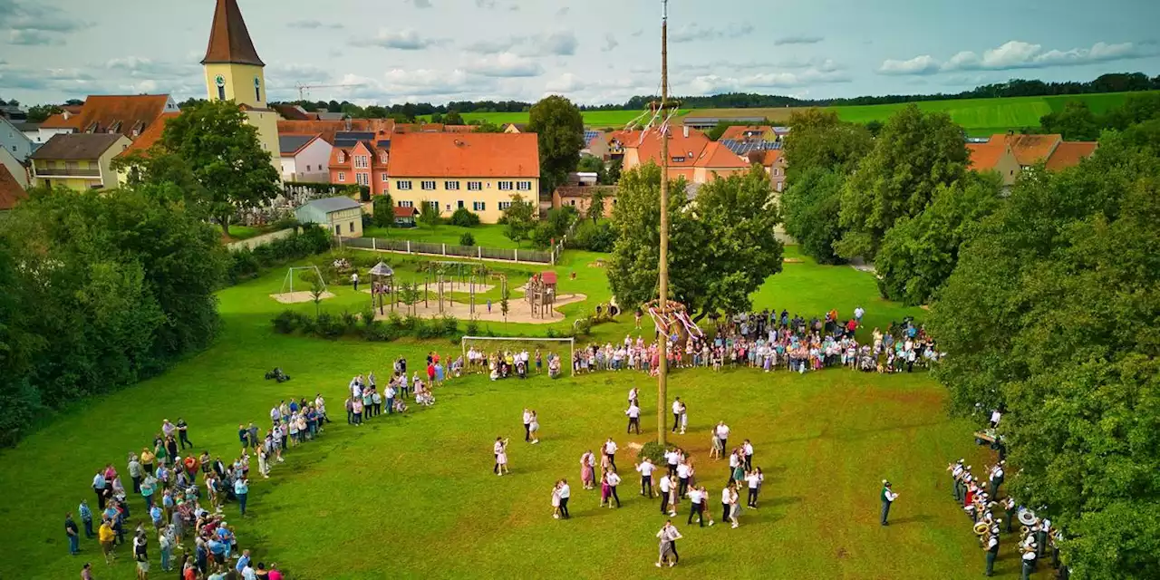 Tanz um den Bergener Kirchweihbaum war wieder ein Höhepunkt