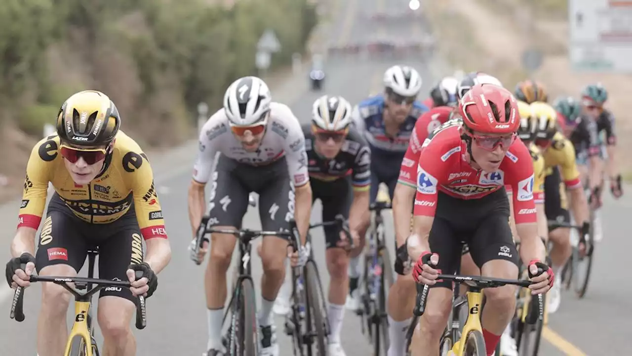 Grote vluchtersgroep met Thomas op weg naar listige slotklim La Laguna Negra