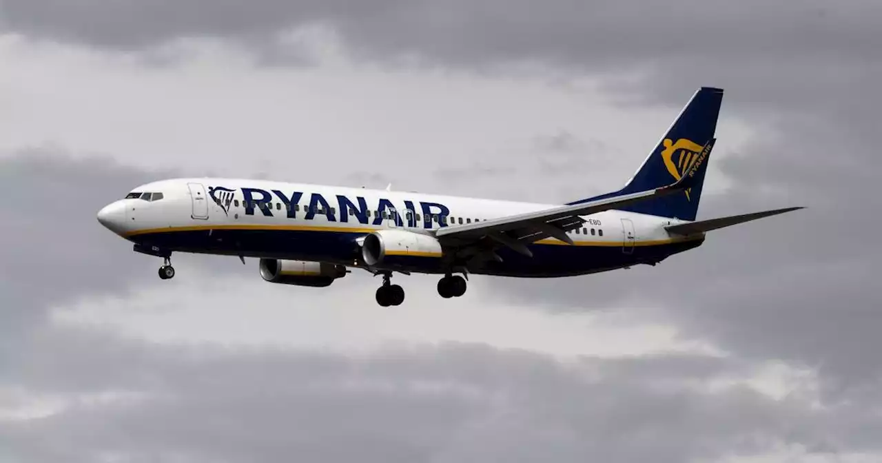 Ryanair-Maschine aus Malaga: Frau eskaliert an Bord nach Weeze – Flug muss nach Köln umgeleitet werden