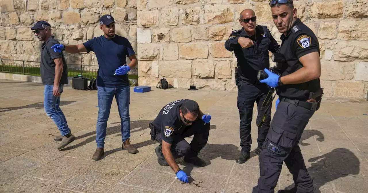 Palestinian attacker wounds 2 people in stabbing attack outside Jerusalem's Old City