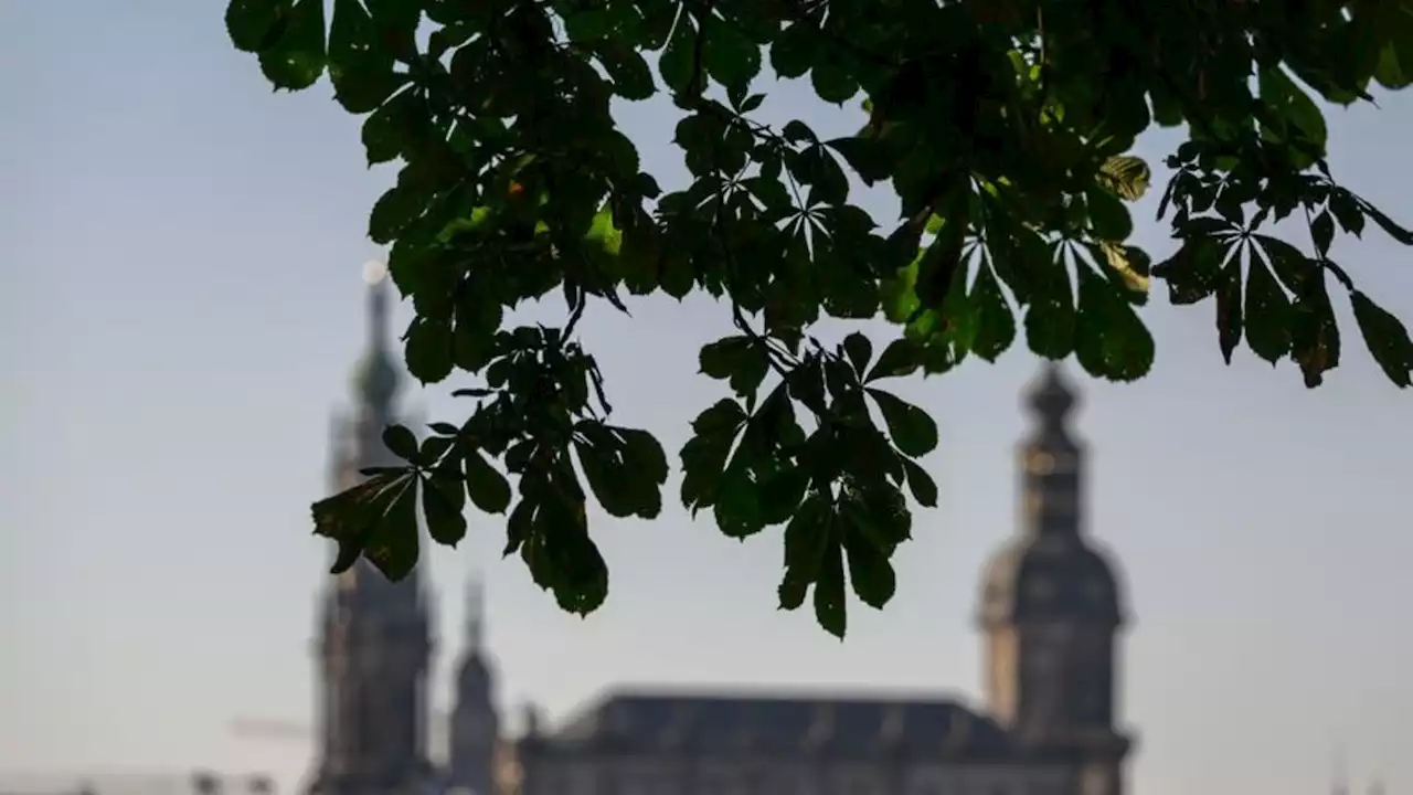 Altweibersommer mit 30 Grad - Freibäder sind noch geöffnet