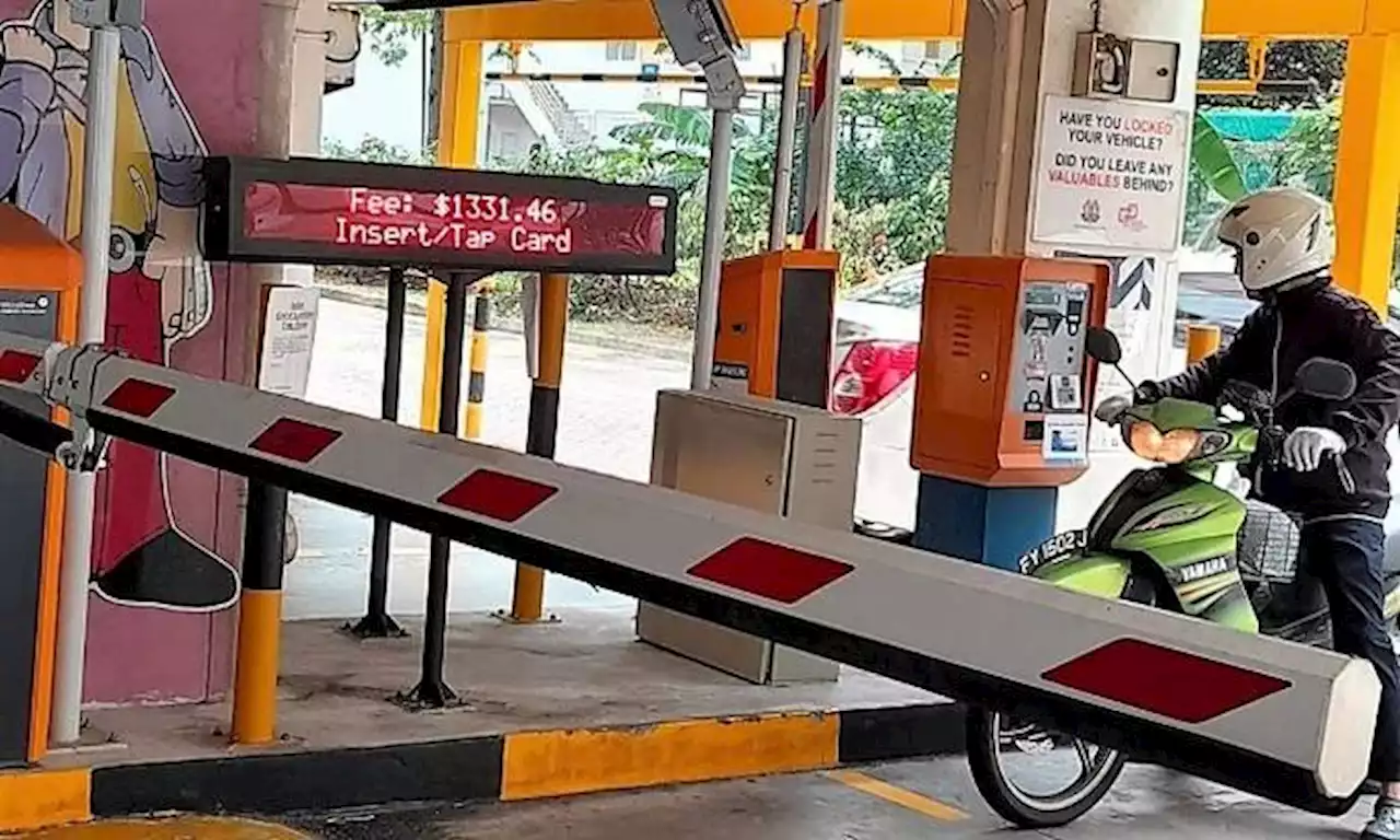 Motorcyclist tailgates another vehicle to enter Jurong West carpark, avoids $1,331.46 parking fee