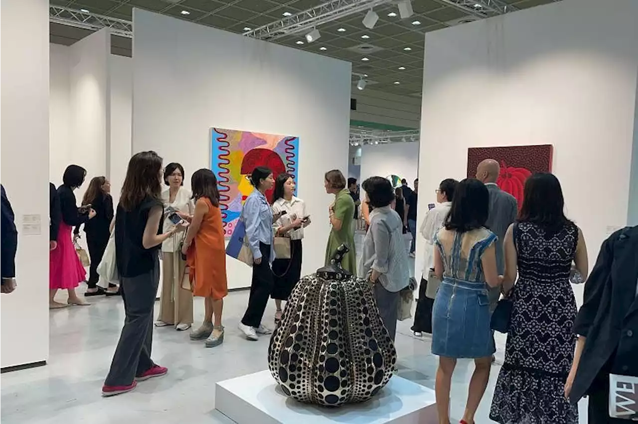 Crowds swarm Frieze Seoul’s second edition as Singapore galleries report sales