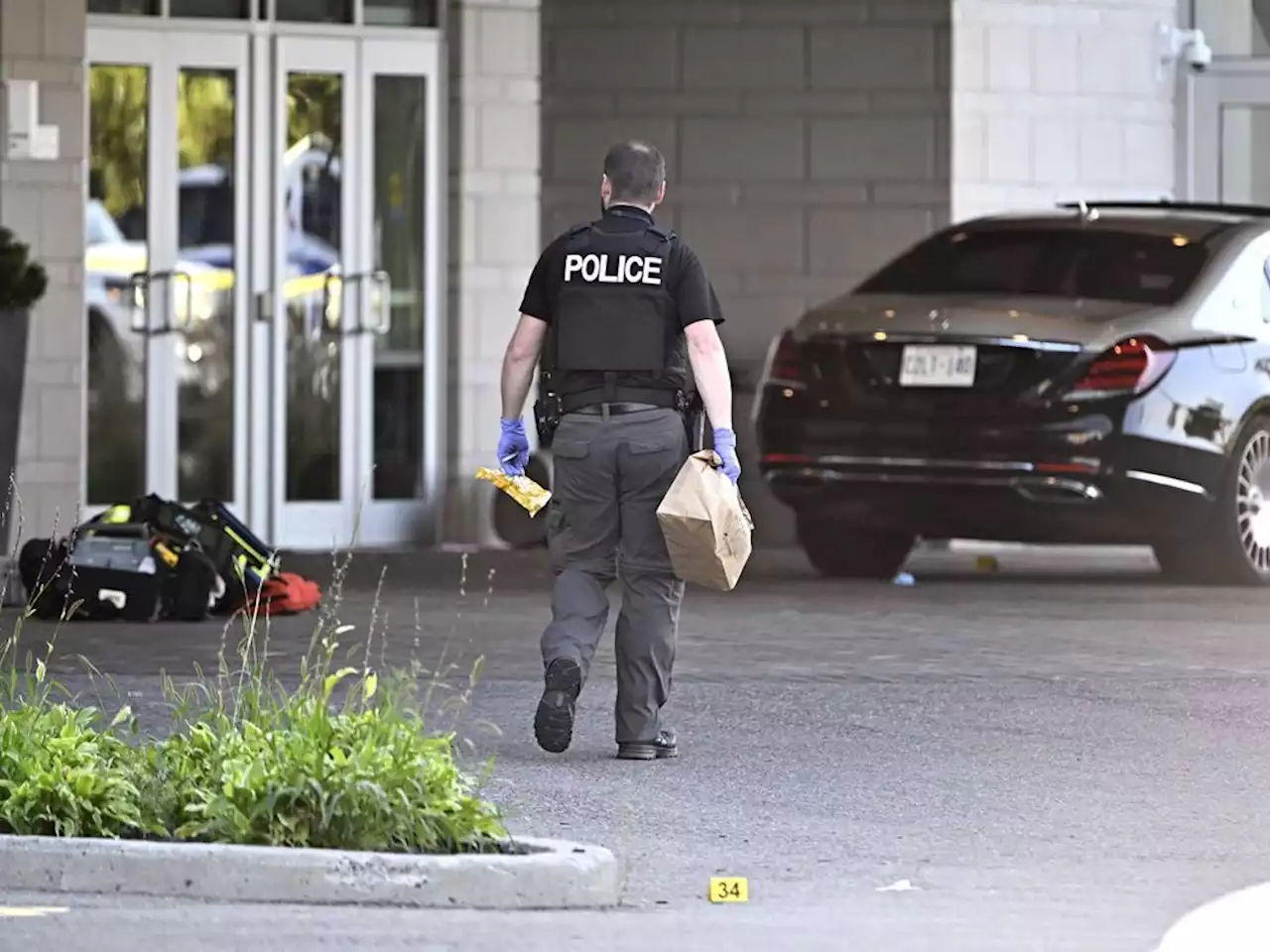 Victims shot outside Ottawa wedding not intended targets: Cops