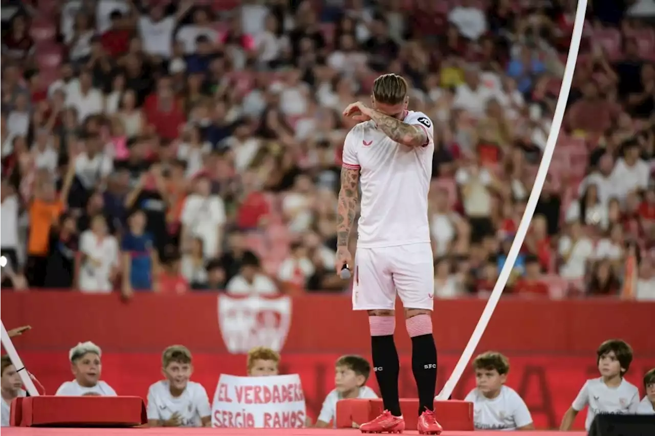 Sergio Ramos llora al ser aclamado en Sevilla por más de 20 mil aficionados