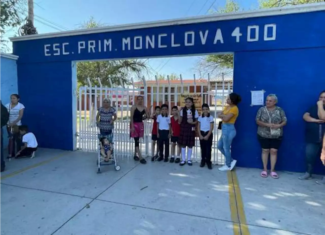 Cierran primaria de Monclova, no tiene luz, ni aire acondicionado y clima ronda los 40 grados Celsius