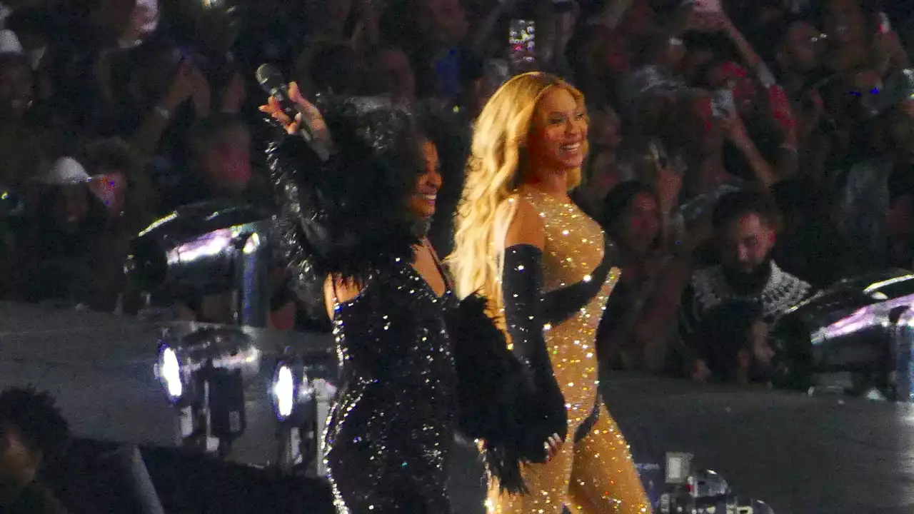 Beyoncé compie 42 anni, Diana Ross le canta a sorpresa «Happy Birthday» sul palco: il video