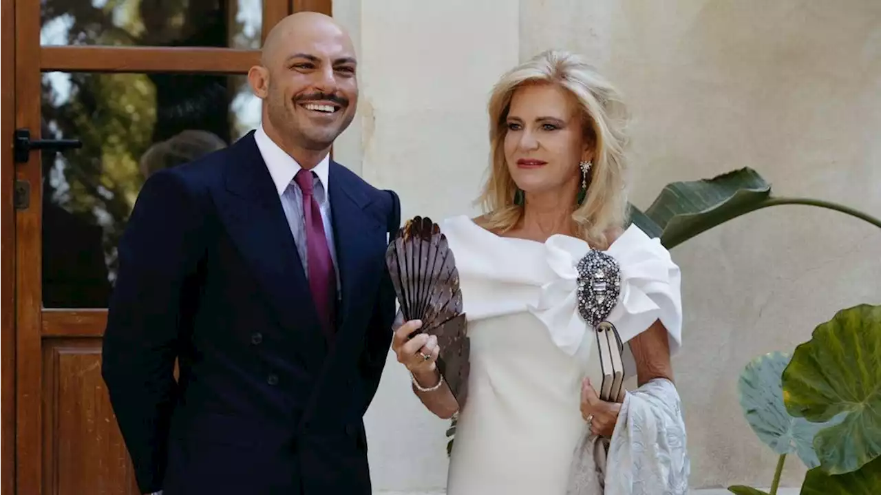 La elegantísima invitada en la boda de Raúl Romero: su madre deslumbró vestida de Jorge Vázquez