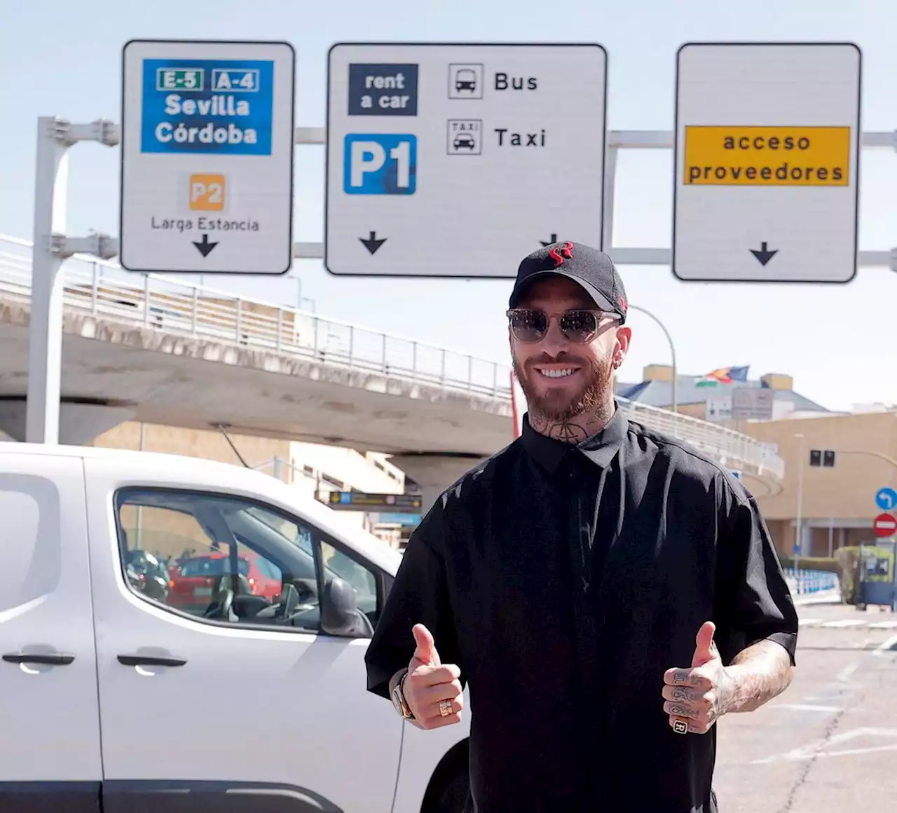 Dik 20.000 Sevilla-fans zien presentatie van huilende Ramos