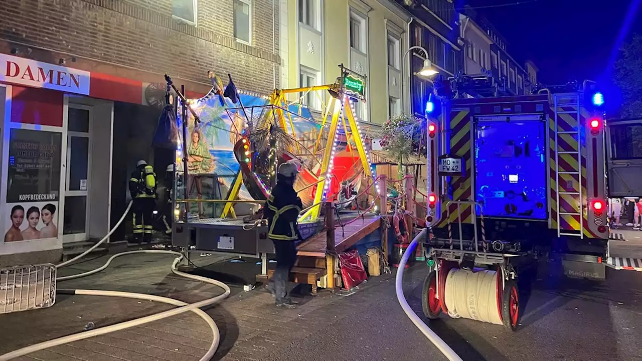 Brand auf Moerser Kirmes: Besucher behindern Feuerwehr