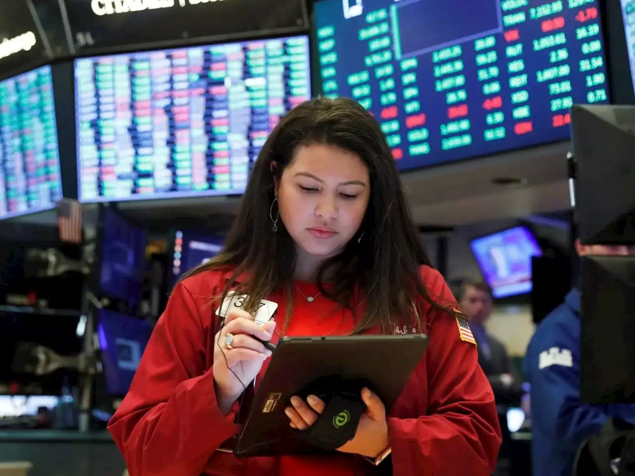 Don't buy stocks until these 2 signals flash, technical analyst says