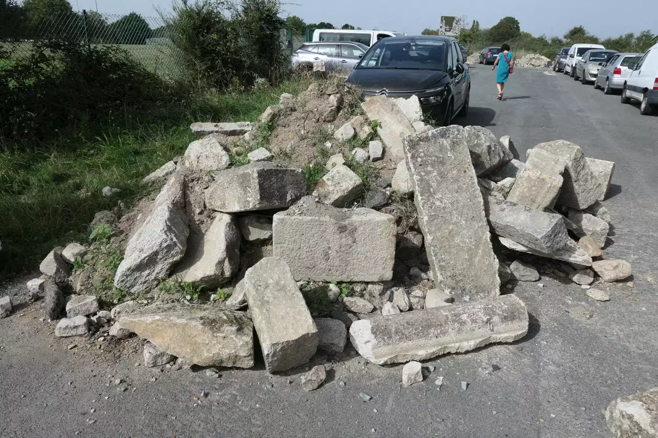 Guérande : que font ces gravats près du terrain de rugby ?